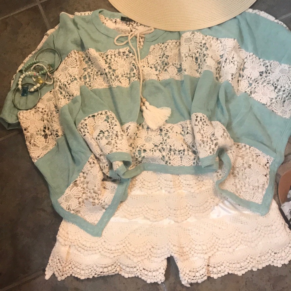 πLayers of ruffels-IVORY shorts! - Picture 3 of 7
